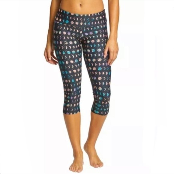 Onzie Moon Phase Capri Leggings - Picture 1 of 12